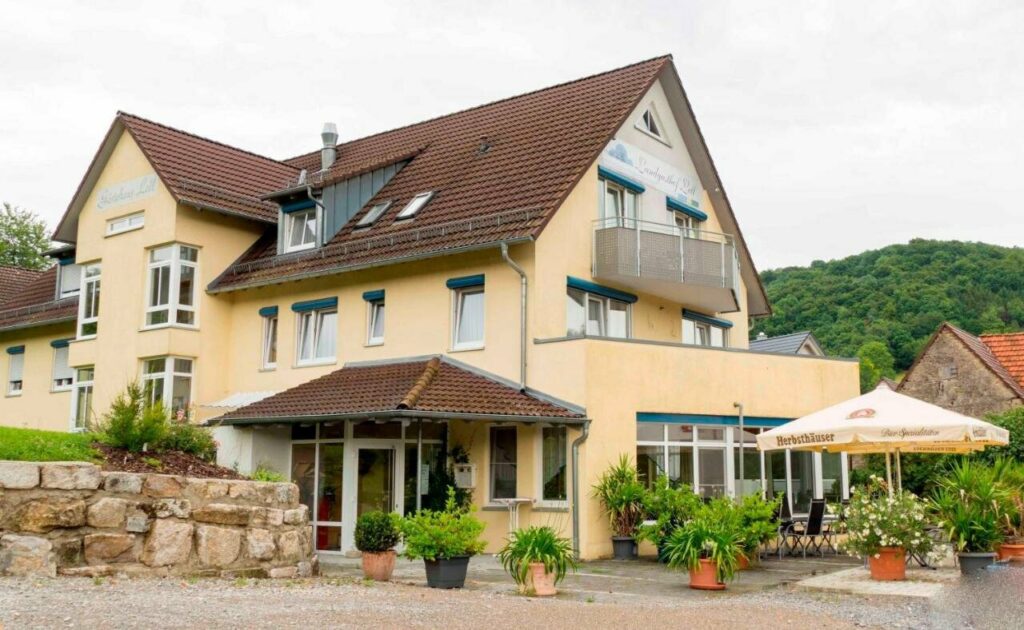 landgasthof-lell-hotel-aussenansicht-87721