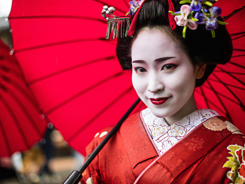 large_8a0092ff6e844399016f1eaca3567679-Geisha-Maiko