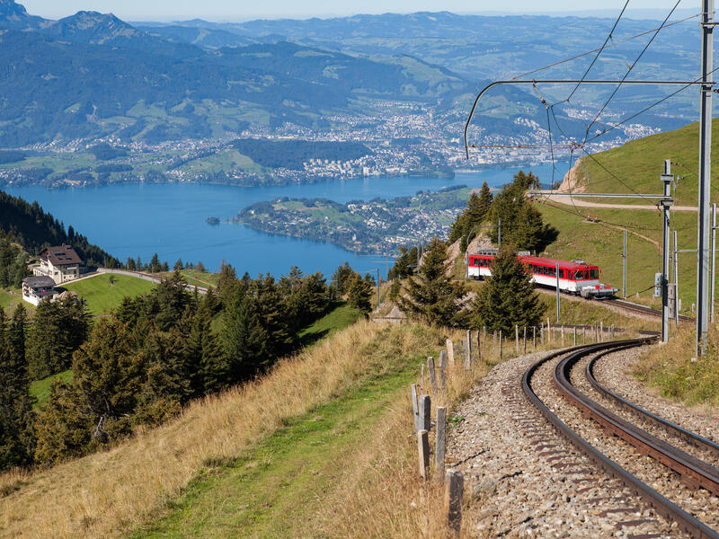 large_8a0092ff90904eee01909182f1430393-Schweiz-Rigi-Bahnhof