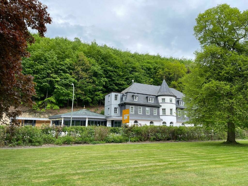 schlosshotel-brilon-wald-hotel-aussenansicht-86146