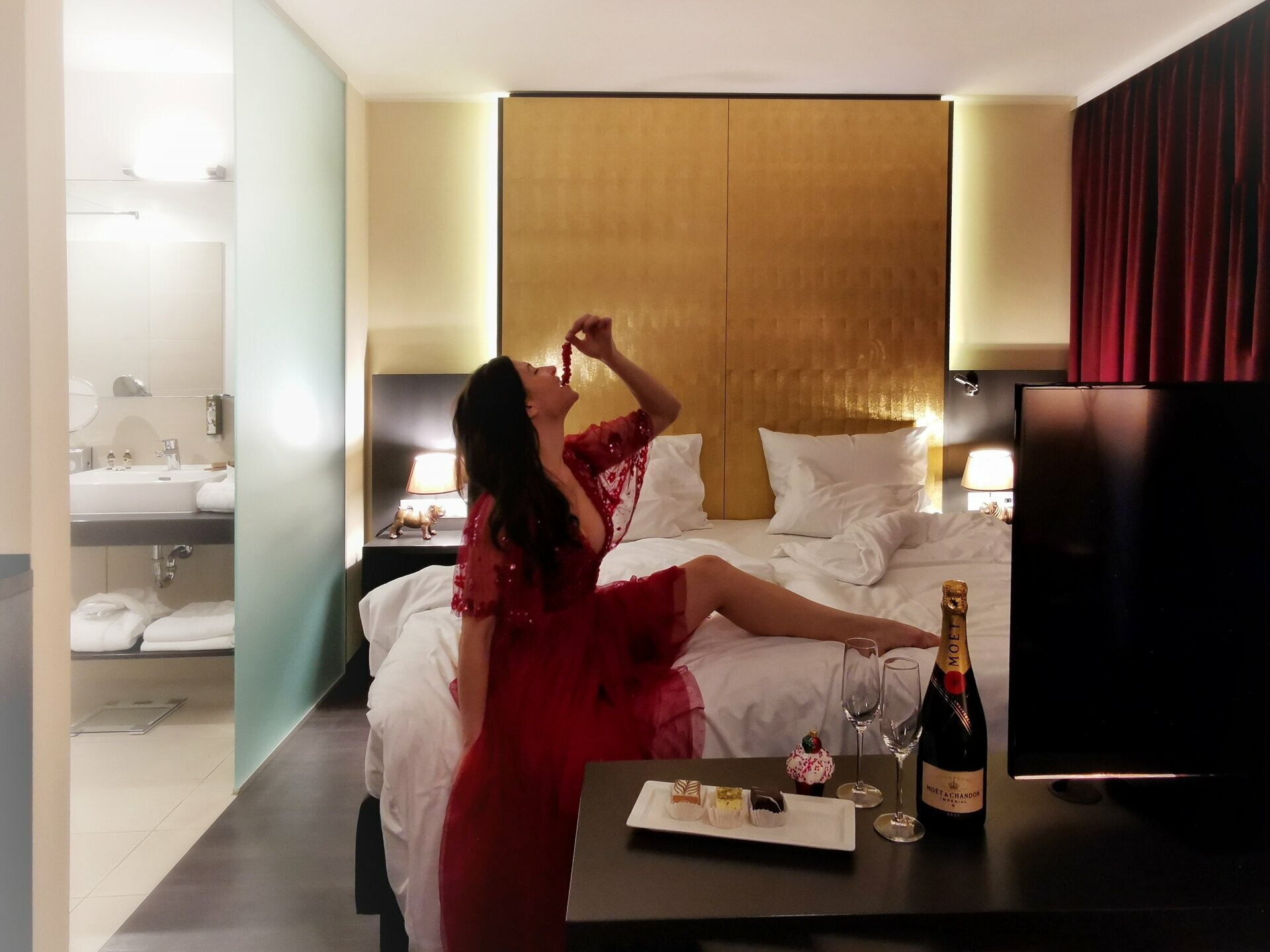 Stay & Enjoy im Amedia Luxury Suites | 1 Nacht