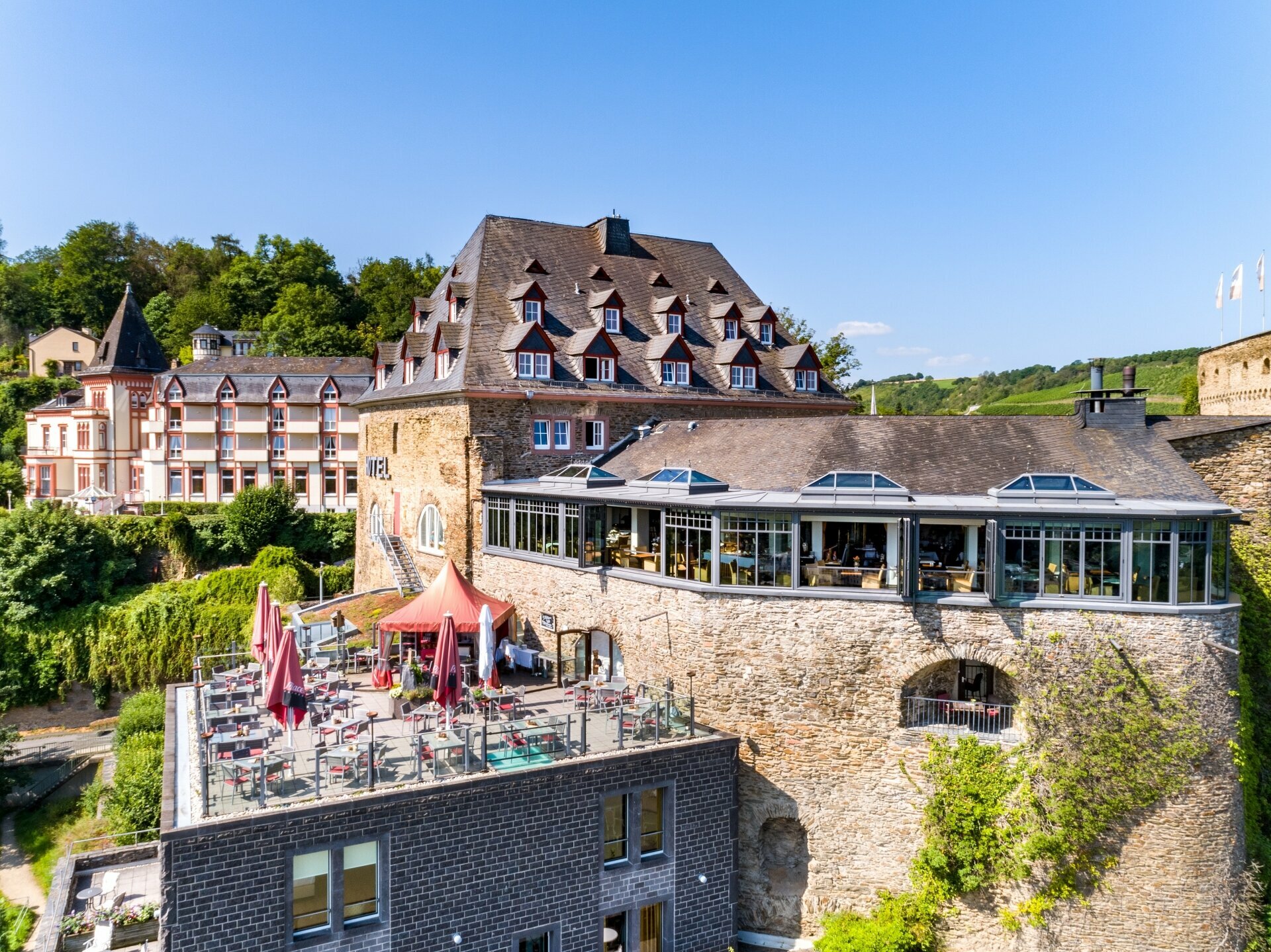 Kleiner Schlossurlaub mit Blick auf den Rhein und 4-Gang-Menü