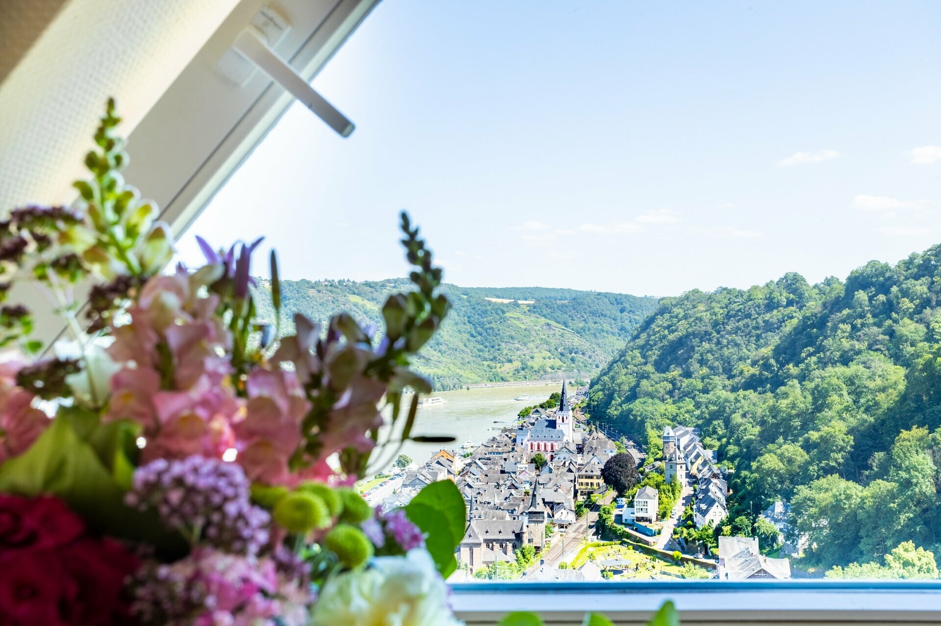 Kleiner Schlossurlaub mit Blick auf den Rhein und 4-Gang-Menü