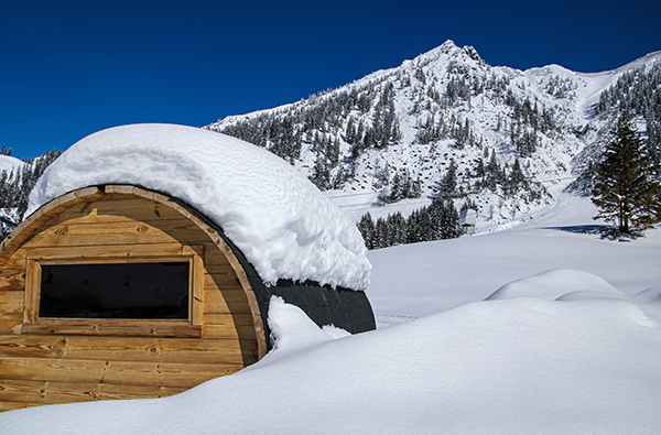 Übernachtung mit Käsefondue im 4er-Iglu