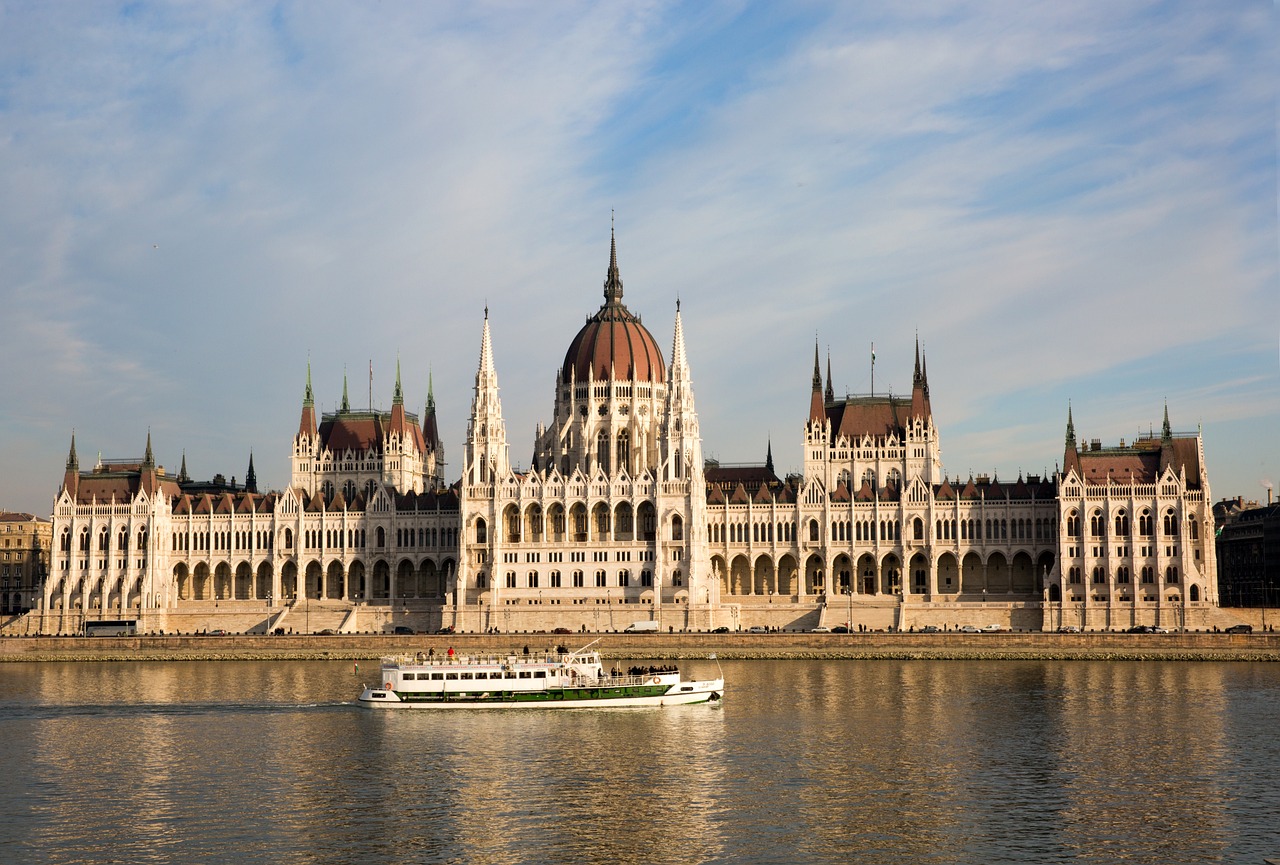 Thermen, Ruinenbars & Geschichte  Zeit für Dein Budapest-Abenteuer!