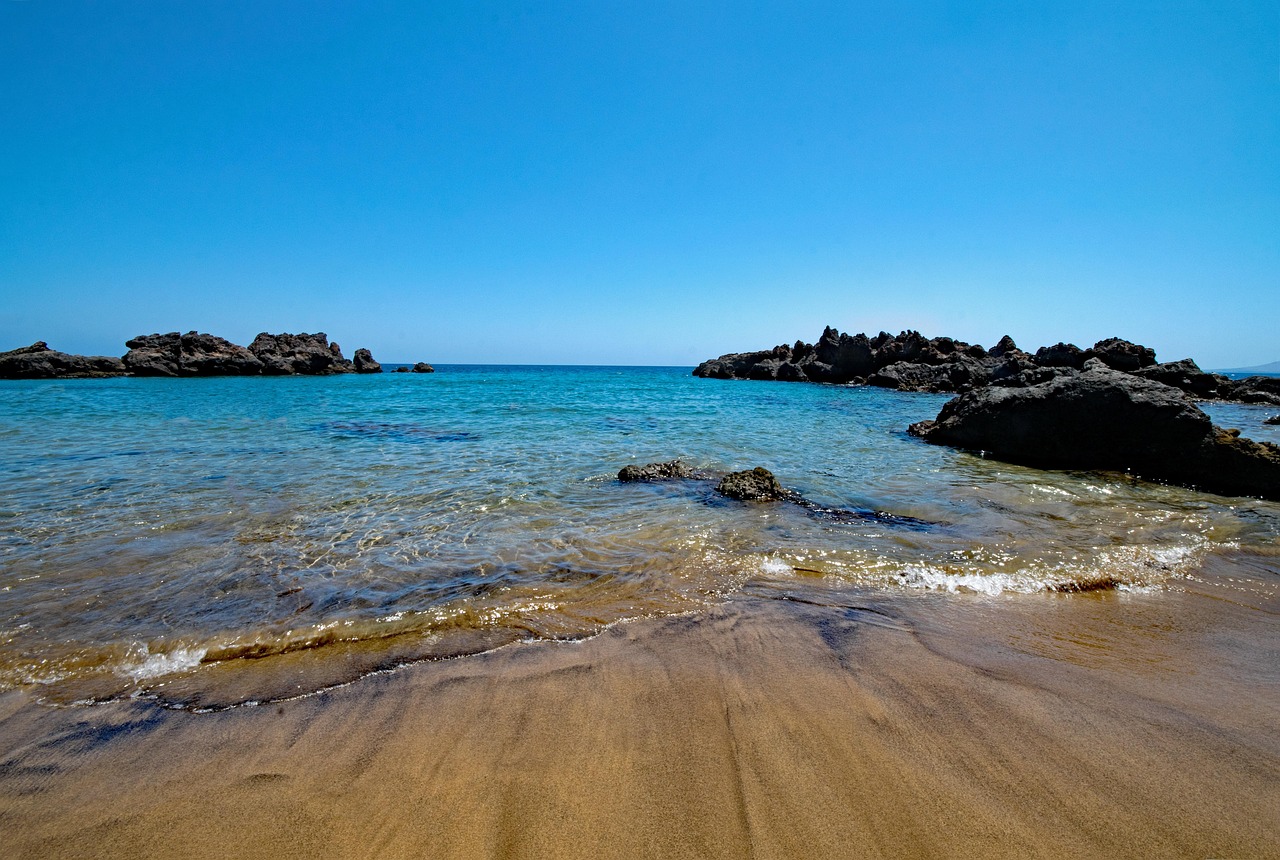 Lanzarote lockt mit ganzjährigem Frühling und außerirdischen Landschaften