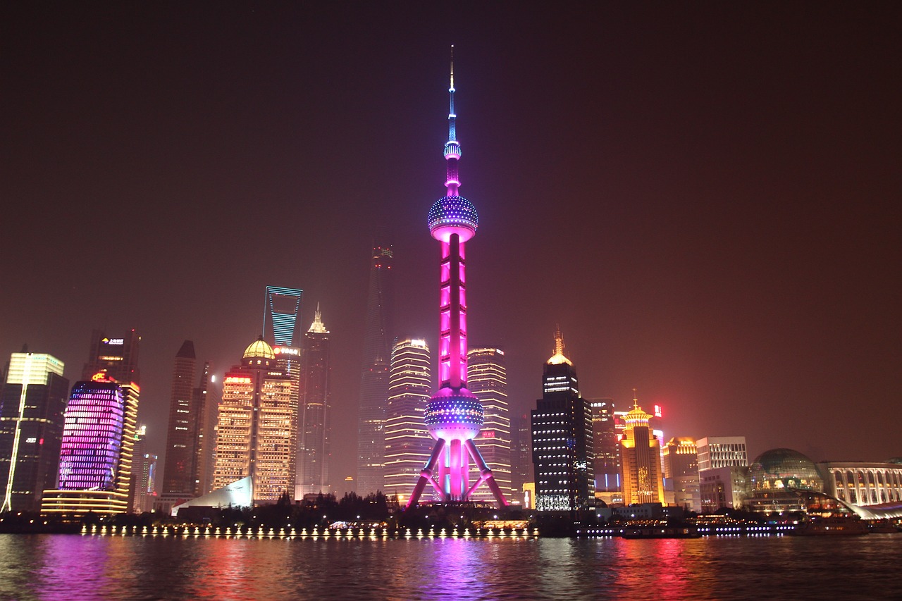 Eine pulsierende Skyline lockt - Flugticket nach Shanghai reservieren!