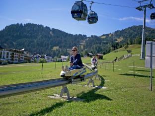 Lively flat near a ski resort in Fiss