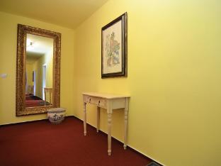 Spacious Villa near Forest in Buchet