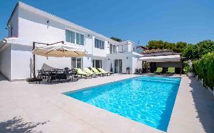 Modern villa at few steps to Puerto Banus