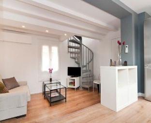 Attic with private terrace near Born & Barceloneta