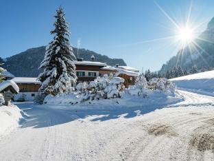 Large flat close to the ski area