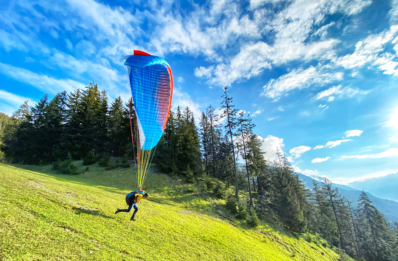 Gleitschirm Fliegen Bach
