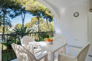 Beautiful bright apartment close to the beach