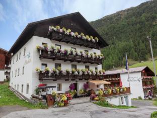 Guesthouse in Vent with Balcony