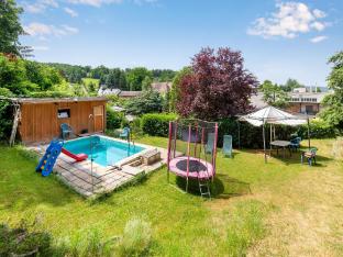 Apartment in Dresden with pool in the garden