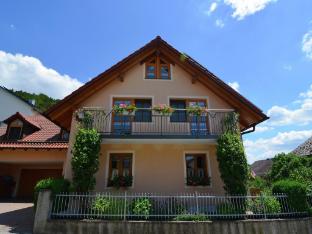 Modern Holiday Home in Prunn near Lake