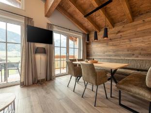 Luxurious chalet with sauna near the bathing lake