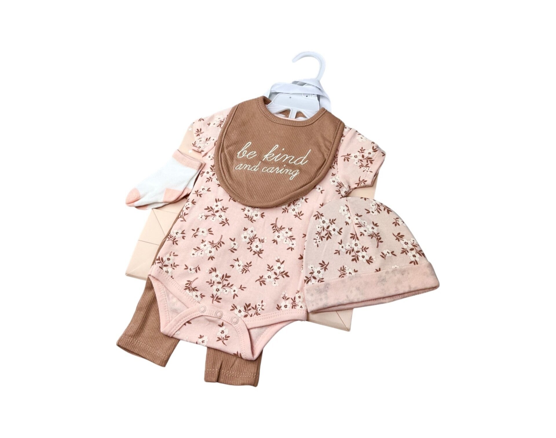 Baby Starter-Set » Geschenk Set aus Body, Hose, Lätzchen, Socken & Mütze » Geschenkidee für Babyparty » Baby Geschenk-Set für die Babyparty - Rosa / 6