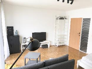 Central studio in popular area