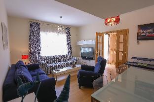 Deluxe house with private pool, BBQ and WiFi
