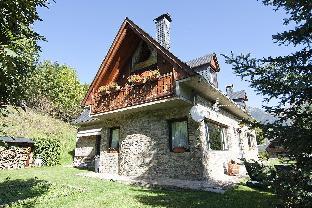 Casa Lola Pirene