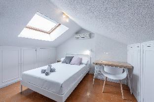 Private room in shared chalet, Alameda Osuna 6