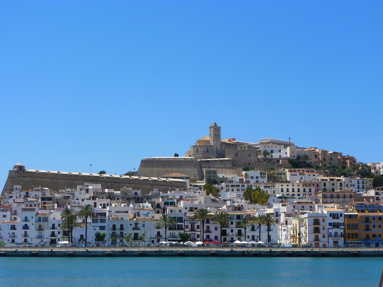 Mach mal Pause flieg jetzt nach Ibiza!