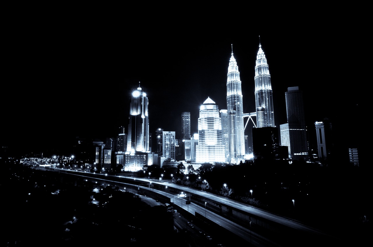 Du packst den Koffer  wir bringen Dich nach Kuala Lumpur!
