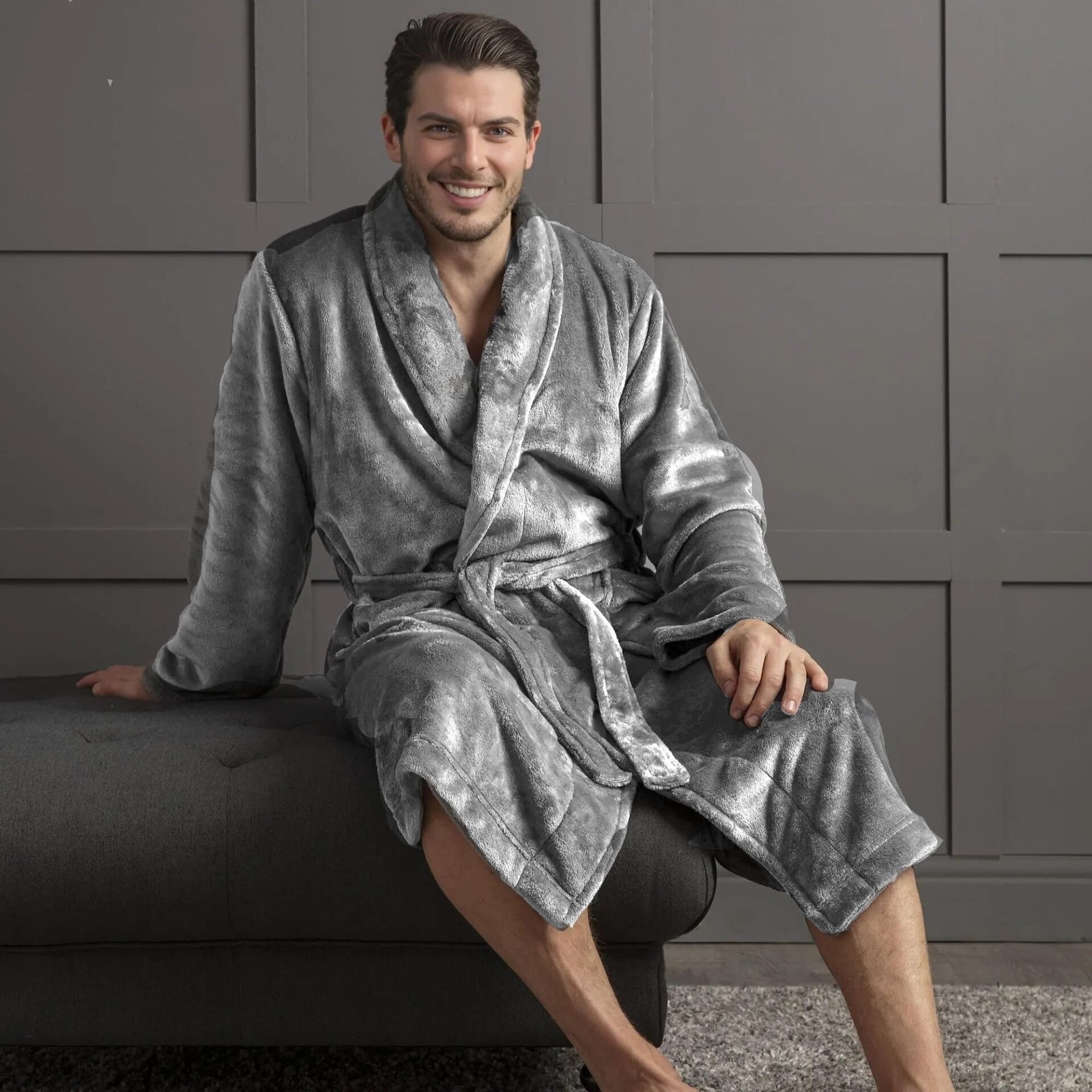 Premium Bademantel Eden » weiches Korallenfleece 350 g/m² » langer Saunamantel mit aufgesetzten Taschen » Morgenmantel 116 cm lang » unisex in Grau [G