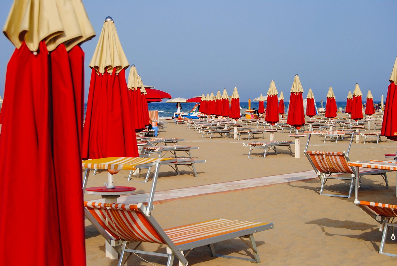 Die heißesten Clubs und coolsten Strände  Dein Partyurlaub in Rimini wartet auf dich!