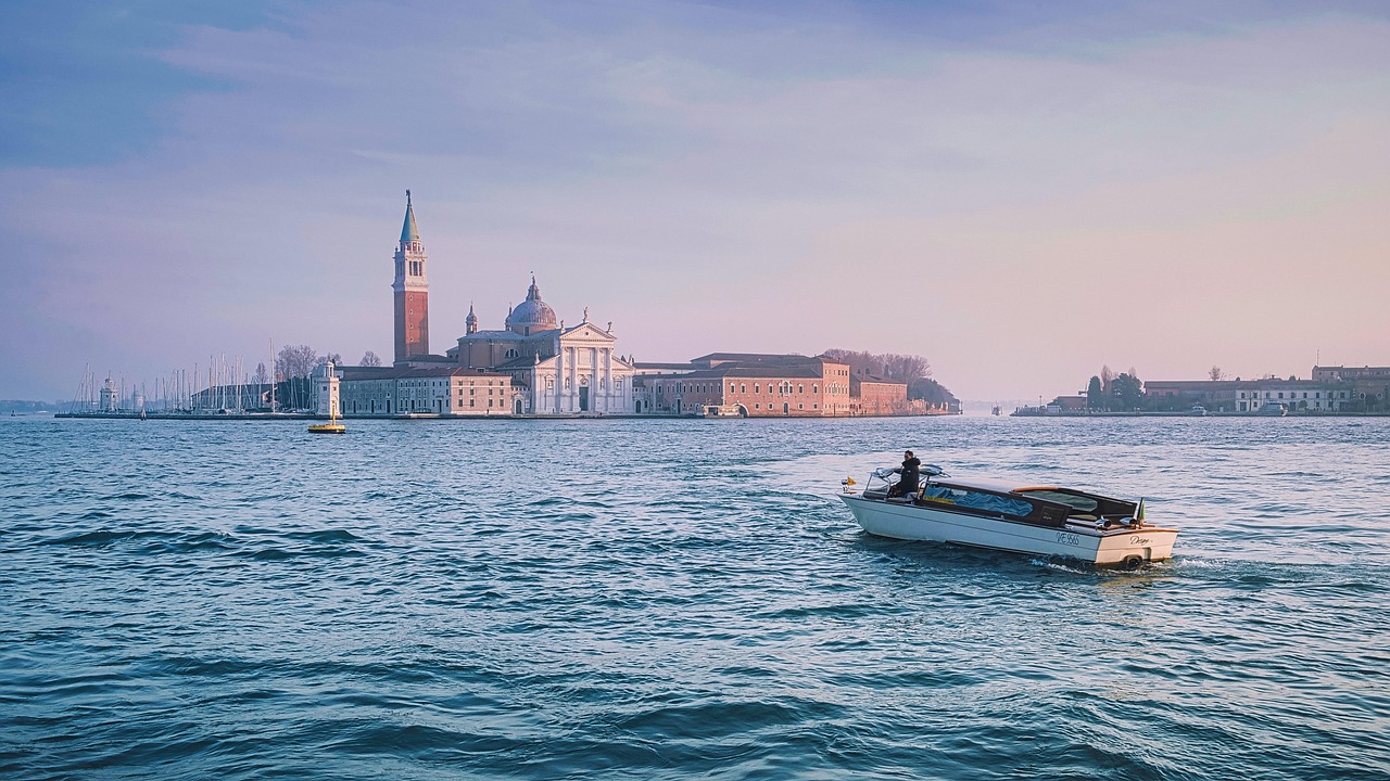 Du willst Romantik, Kultur und Canale Grande? Ab nach Venedig!