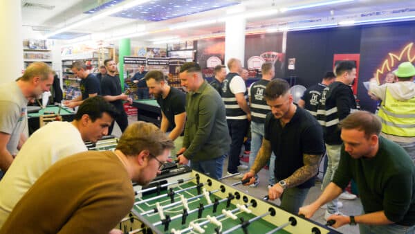 Männerabend im Spielzeugladen