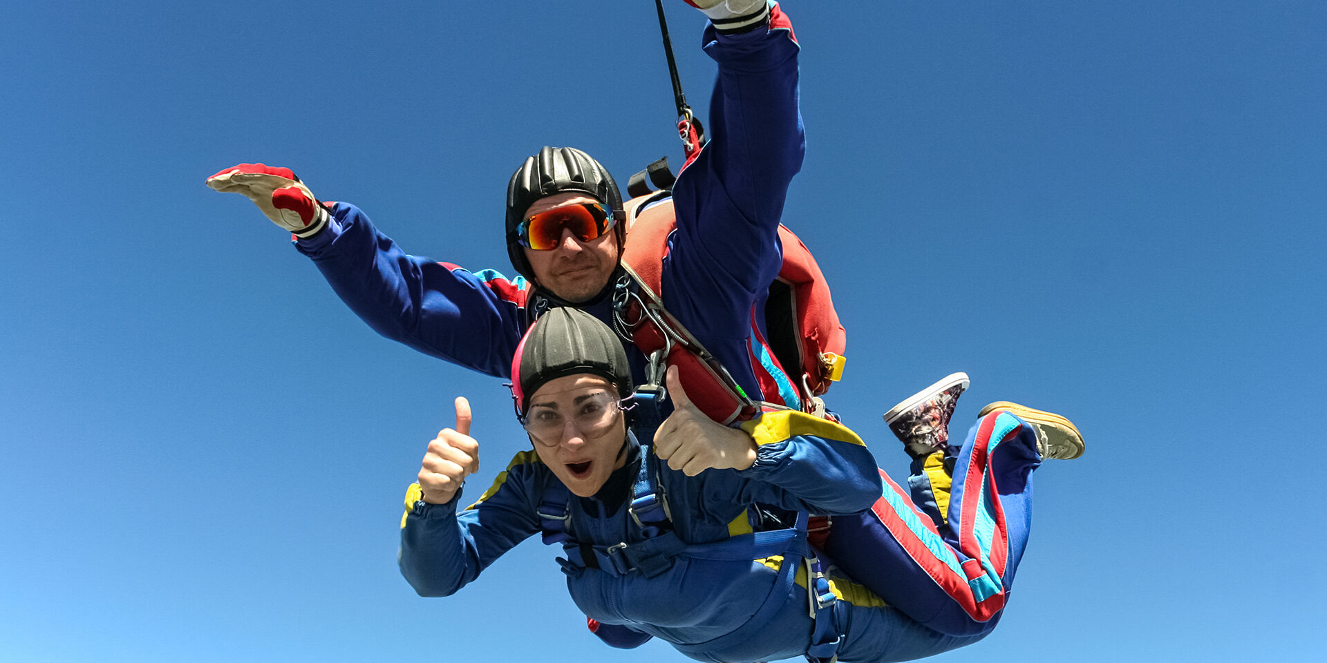 Tandem jump. Flying in a free fall.