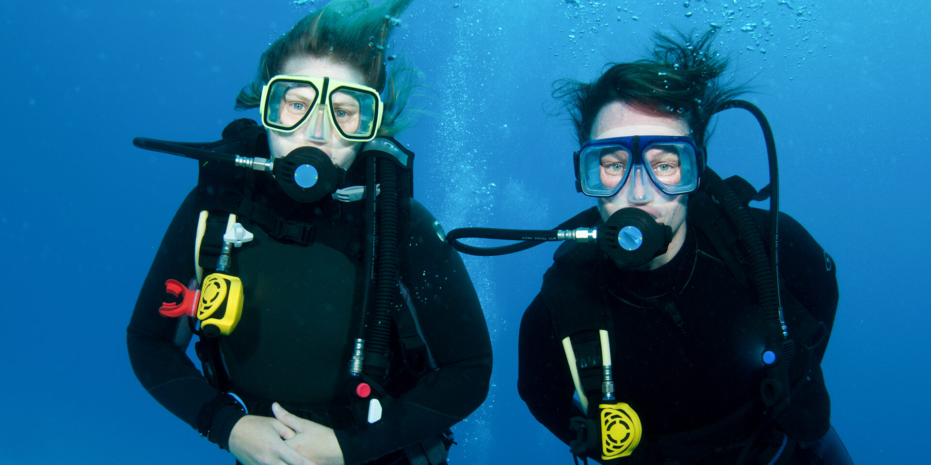 female scuba divers female scuba divers