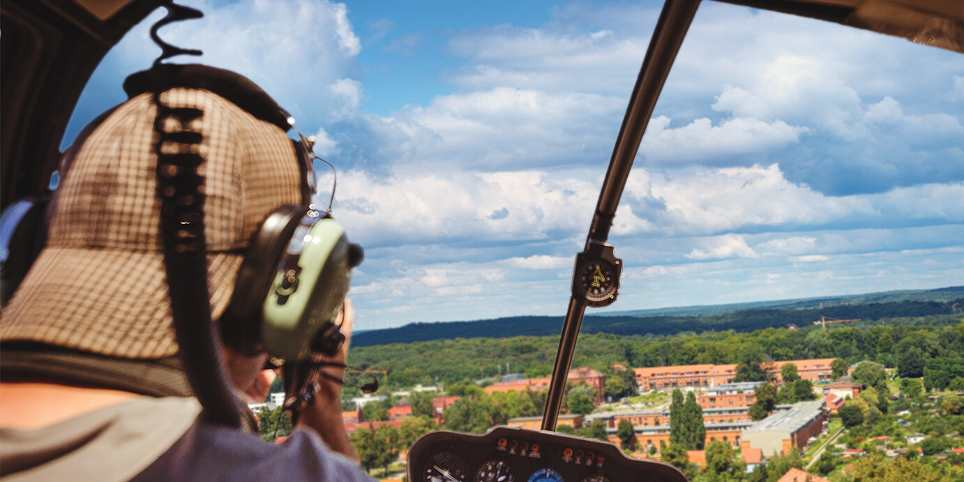Helicopter Pilot over the chicago skyline http://blogtoscano.altervista.org/chi.jpg
