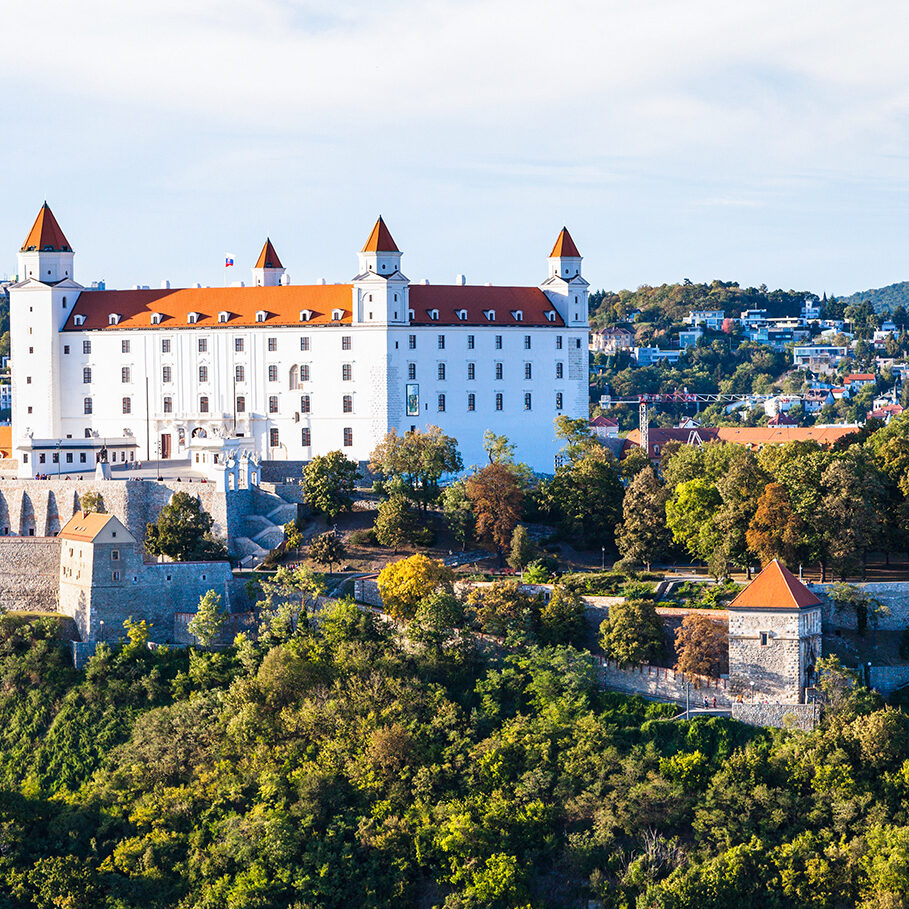 skyline von bratislava stadt mit schloss