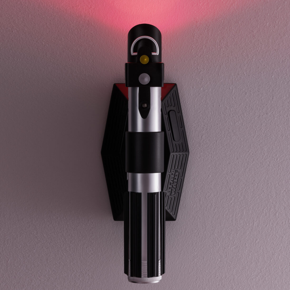 2084120841_StarWars_LightsaberLampe_03