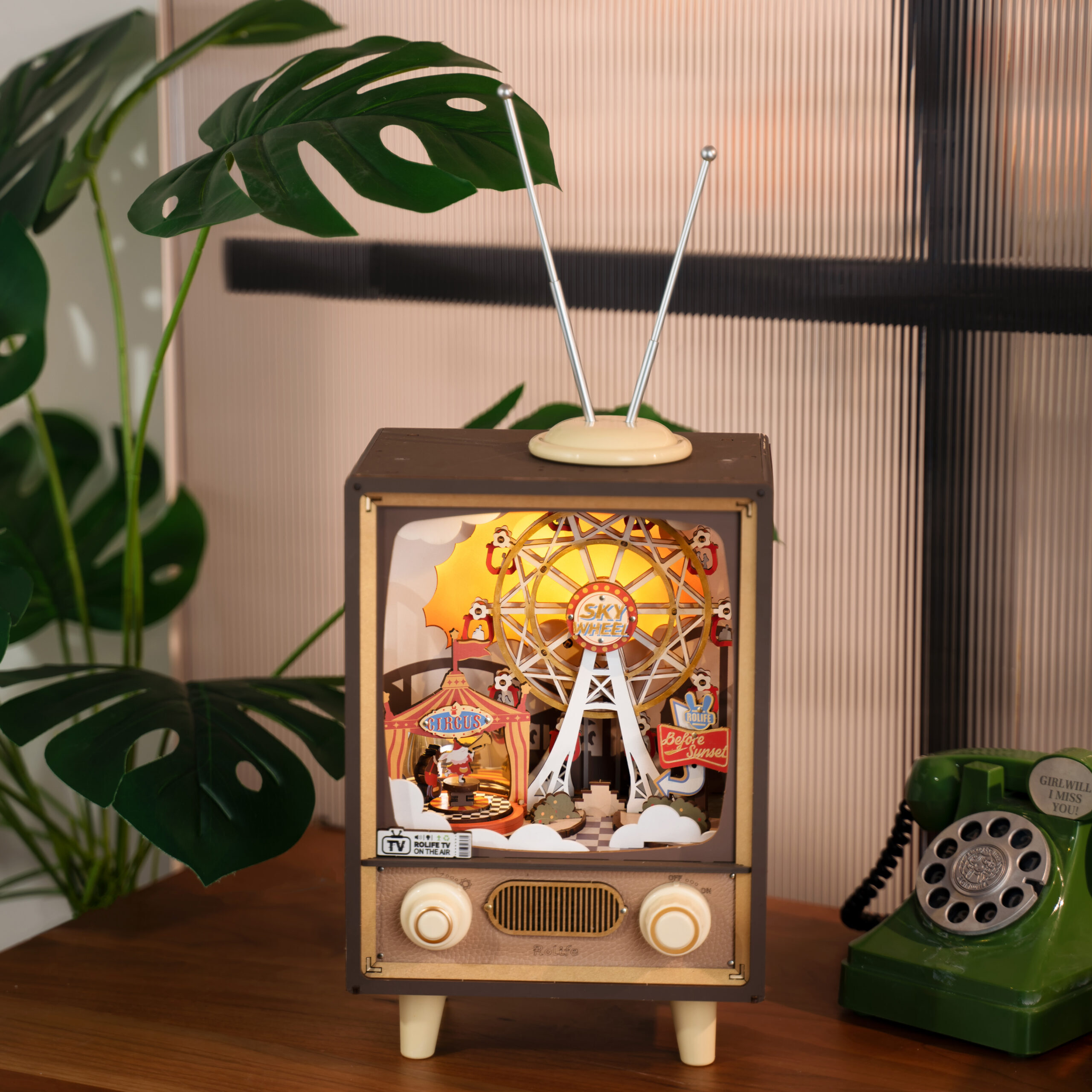 21183retro_fernseher_holzbausatz_main