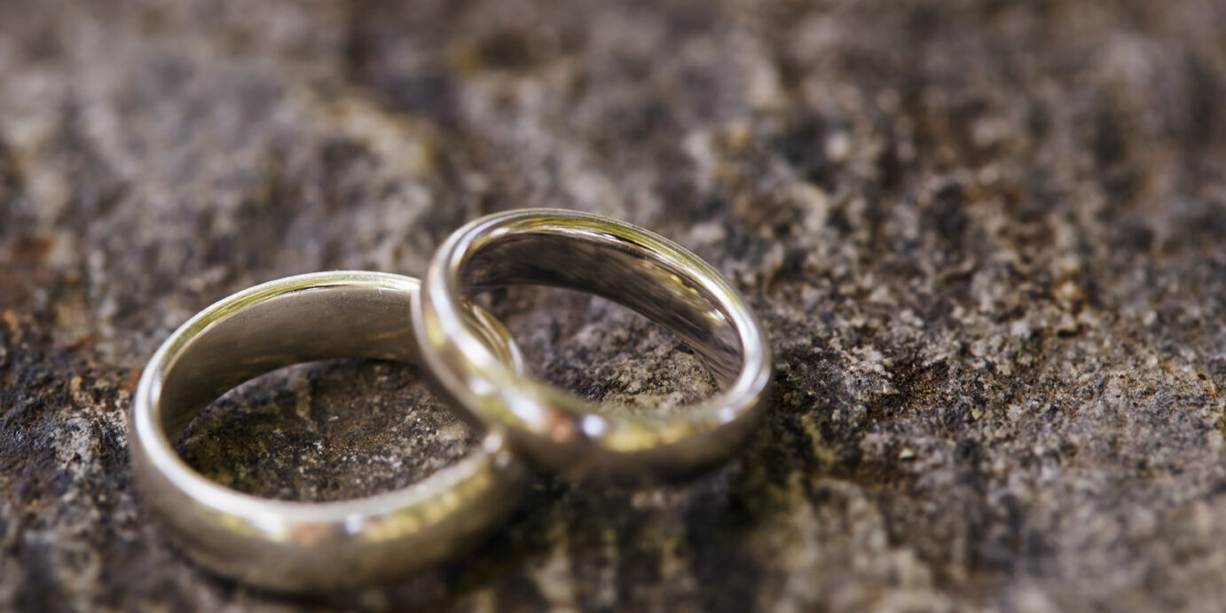 Wedding rings. Shallow depth of field.