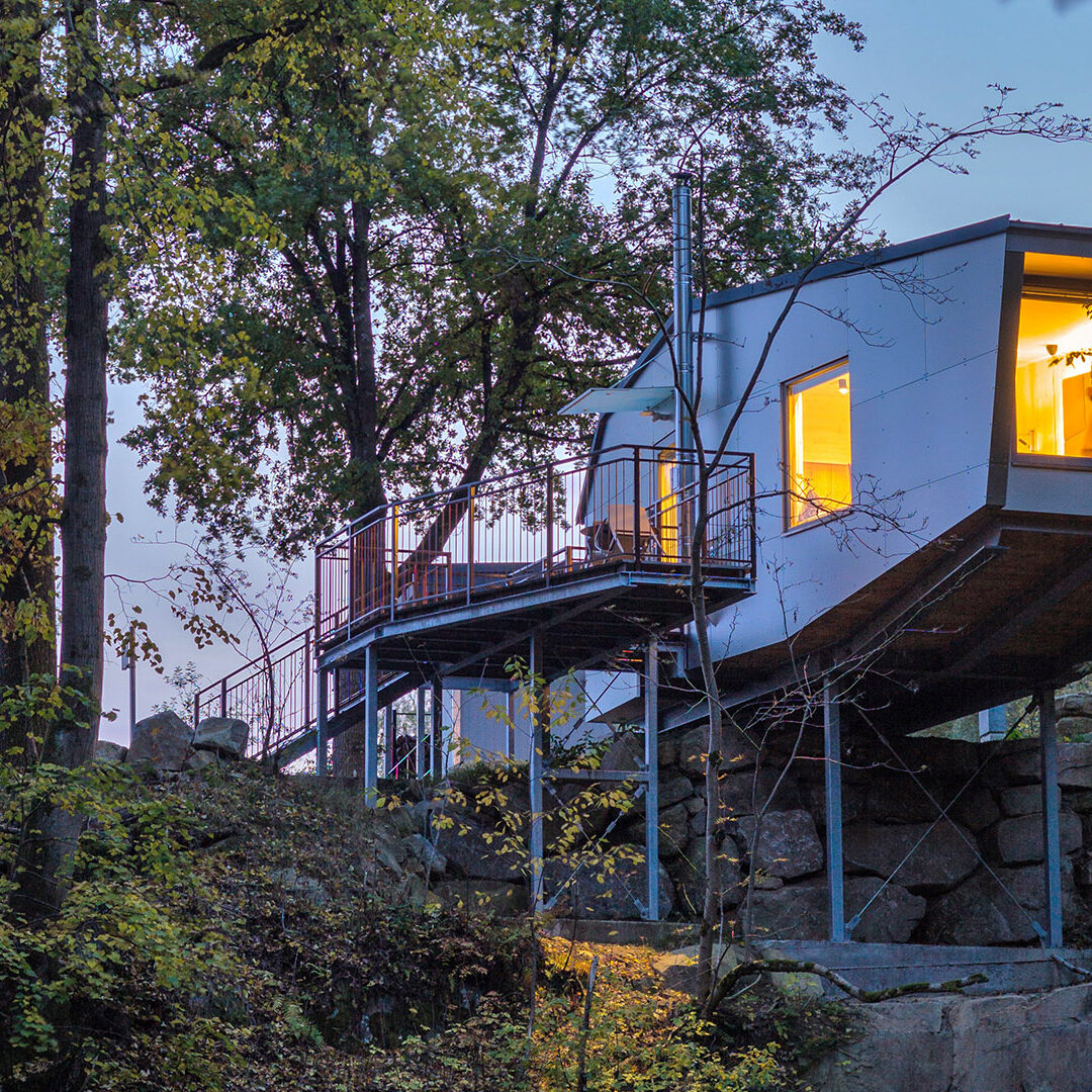 Baumhaus Lodge am Naturpark Hochmoor Schrems, Schrems, Niederösterreich, Österreich.

Copyright: Klaus Fengler.