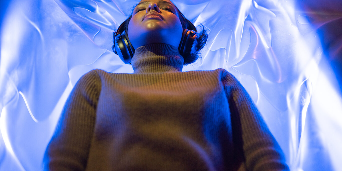 Relaxing after massage in Zerobody bed - which is well known as the method that quickly regenerates both body and mind. Zerobody bed is bed where the body floats over 400 litres of warm water, without the need to get undressed or wet.
