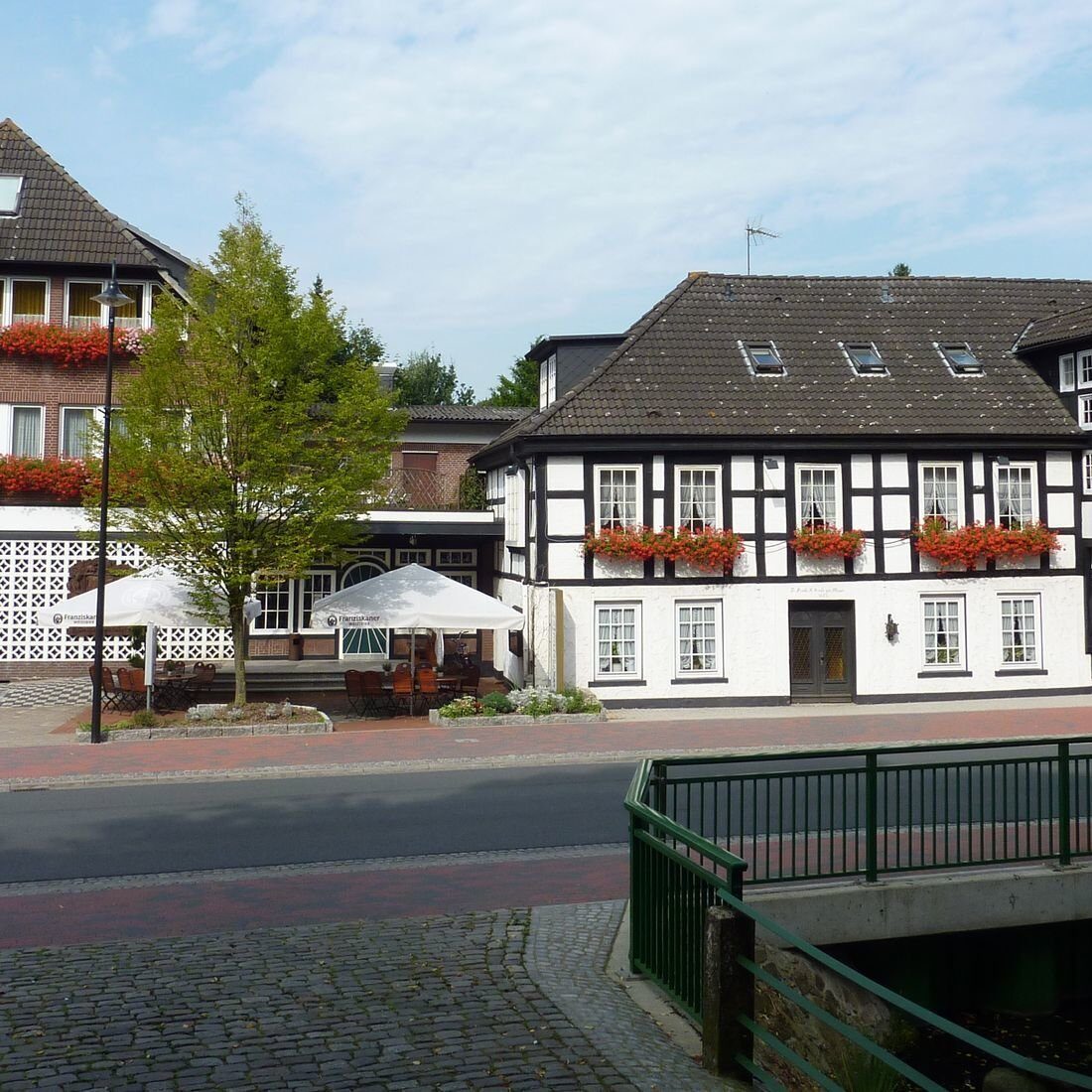 akzent-hotel-zur-wasserburg-43066