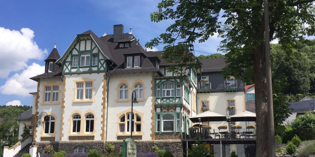 alte-landratsvilla-hotel-bender-hotel-aussenansicht-77967