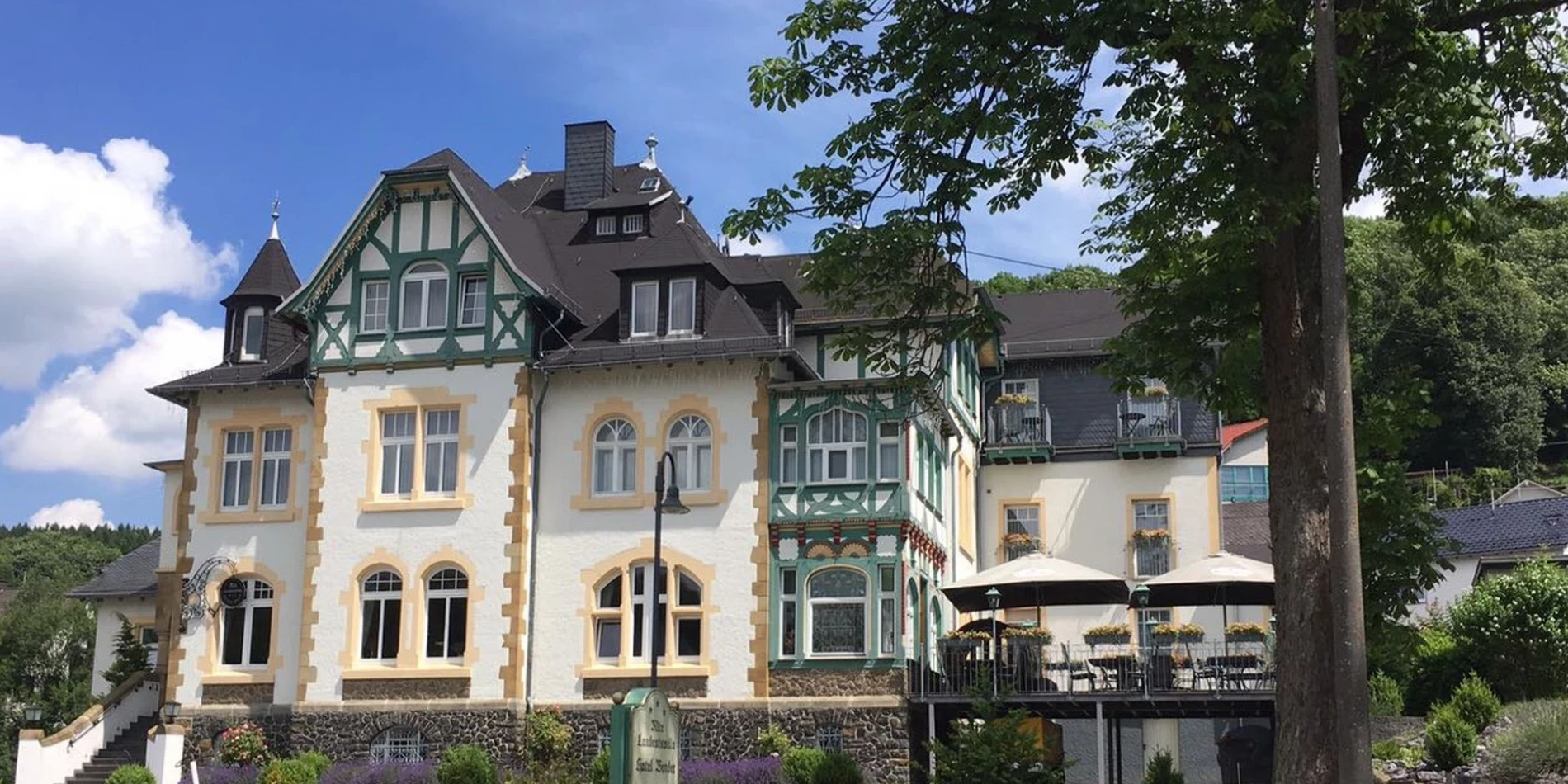 alte-landratsvilla-hotel-bender-hotel-aussenansicht-77967