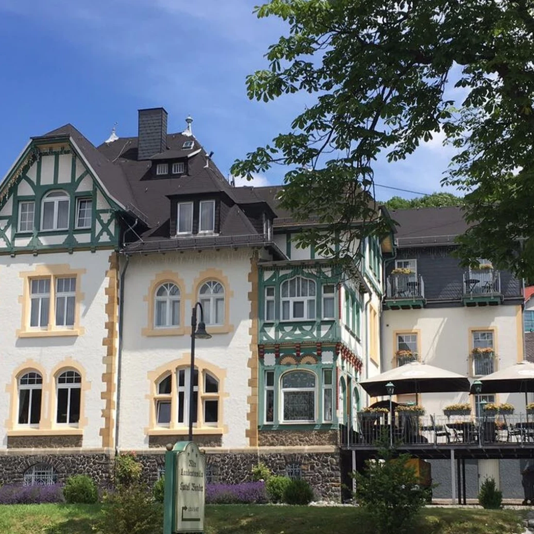 alte-landratsvilla-hotel-bender-hotel-aussenansicht-77967