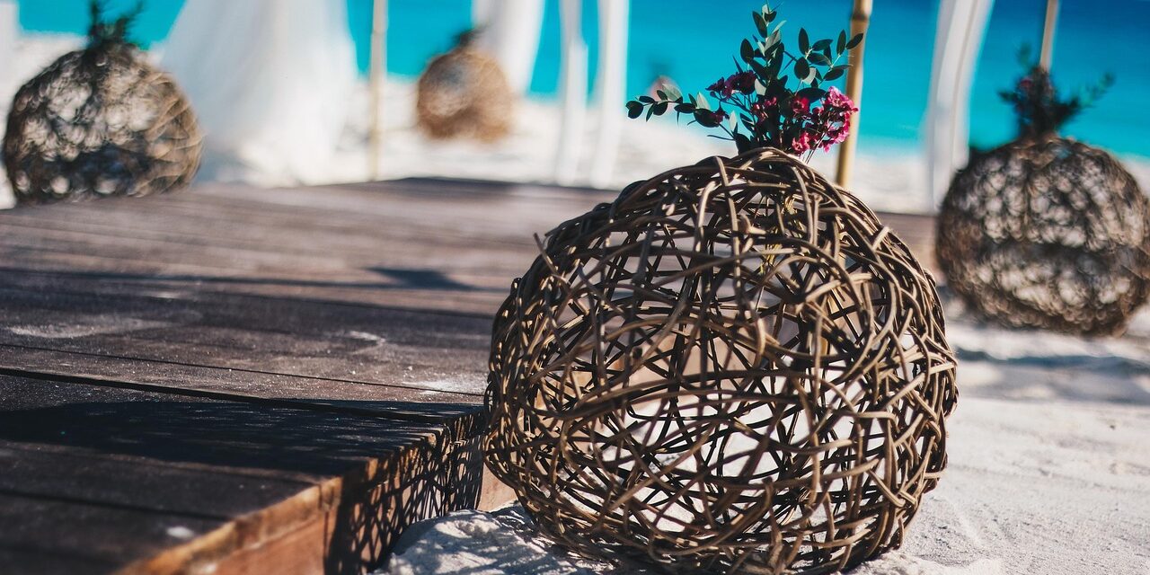 beach-wedding-5975813_1280