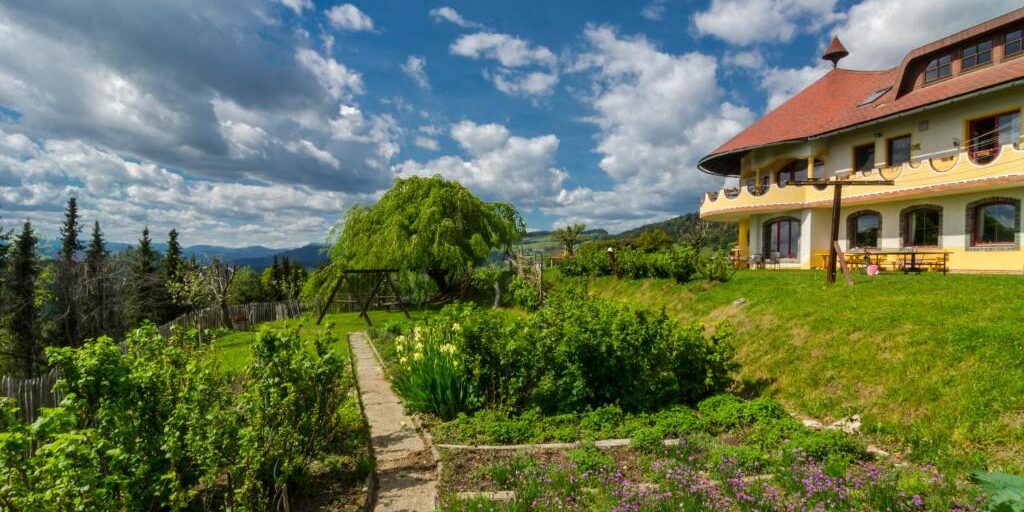 biolandhaus-arche-hotel-aussenansicht-100529