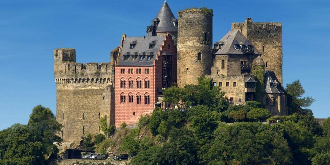 burghotel-auf-schoenburg-hotel-aussenansicht-87879