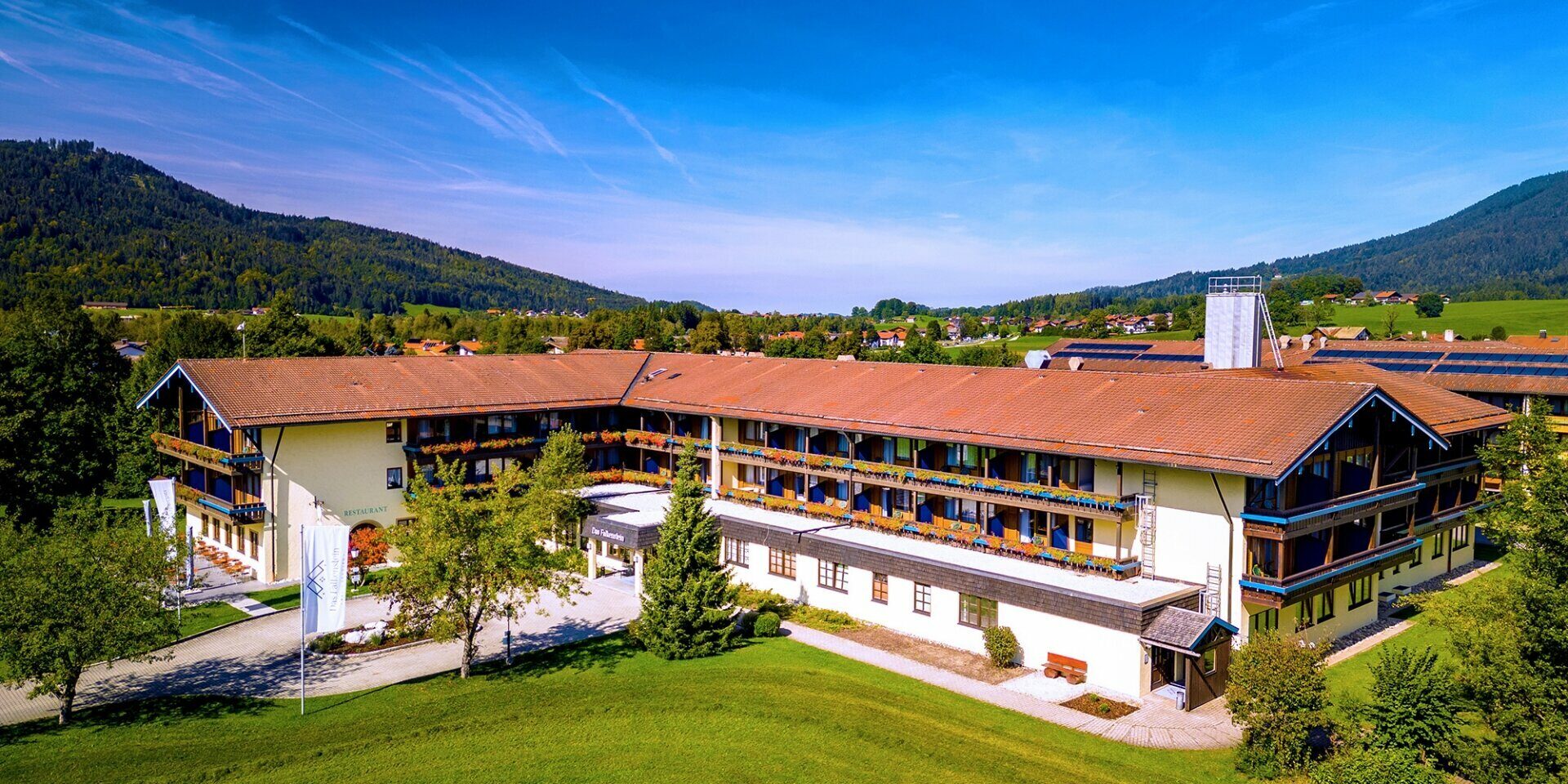 das-falkenstein-hotel-aussenansicht-86428